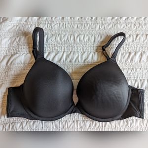 Cacique Intimates Smooth Boost Plunge Bra. Black. Size 38D.